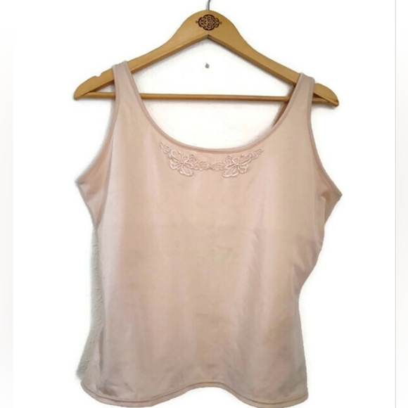vasarette Tops - Vasarette Stretch Nude Cami Size 8